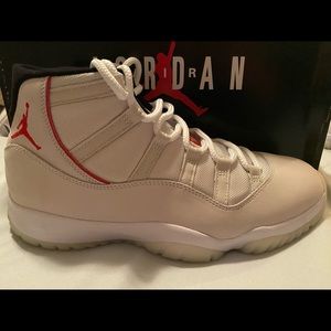 Air Jordan 11 platinum tint